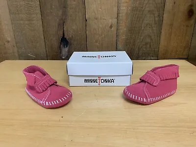 Minnetonka Moccasin Boots Youth Girls Size 4 Pink Suede Brand New  • £12.16
