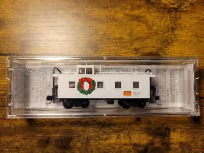 N Scale Micro Trains Christmas Holiday Car 2000 Caboose Wreath - NEW • $35