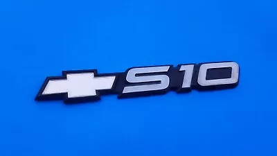 98 99 00 01 02 03 04 05 Chevrolet S10 Side Rear Emblem Logo Badge Symbol Oem B12 • $17.10