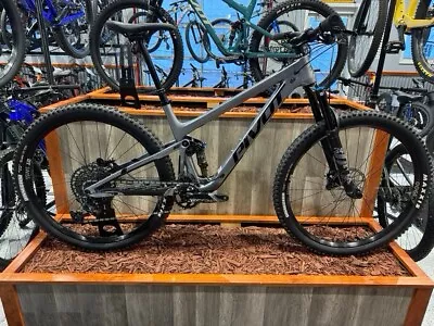 Pivot Trail 429 - Large-Silver-Carbon - Ride GX/X01 Build • $4950