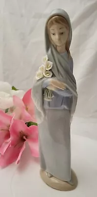 LLADRO Woman With Calla Lily Flowers With Scarf 9  Tall -READ • $48.99