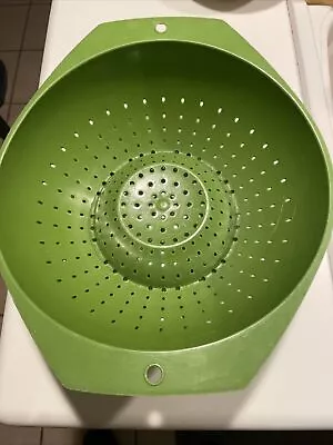 Vintage 1960 DEKA Plastic Large Avocado Green Kitchen Strainer Colander • $19.60