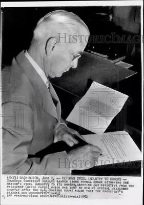 1952 Press Photo Secretary Charles Sawyer Signs Steel Industry Order In DC • $17.88
