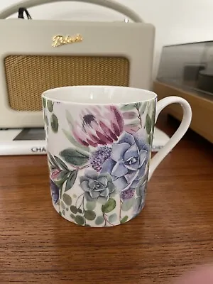 GISELA GRAHAM LONDON FLOWER PATTERNED BONE CHINA  MUG. Immaculate Condition. • £4.99