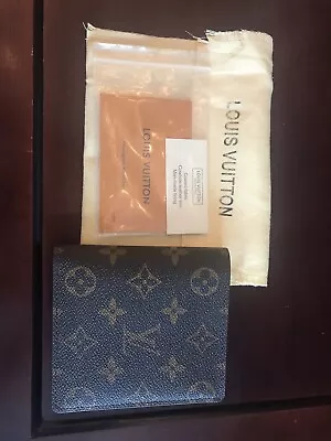 Louis Vuitton Monogram Billfold Wallet • $358