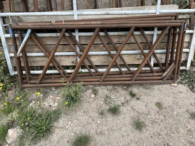 £225 • Buy Cattle Barriers/cattle Feeders/cattle Crush/cattle Trailer/silage Bales