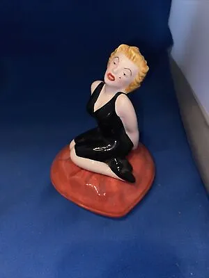 Marilyn Monroe Sitting On Heart Shaped Pillow Salt & Pepper Shakers By Clay Art • $7.99