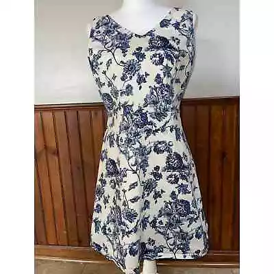 Womens Charming Charlie White Dress Blue Floral Sleeveless Stretch Size L • $20.28