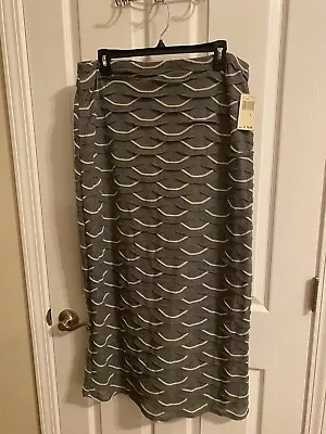 New Woman’s Max Edition Gray Scale Pattern Skirt Size L • $40