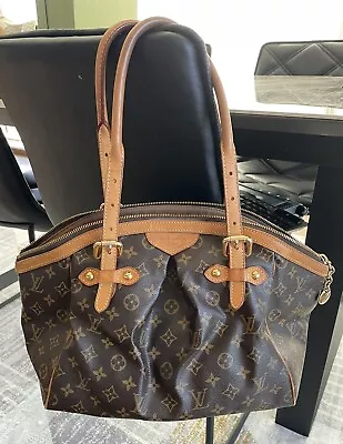 Louis Vuitton Tivoli GM Shoulder Handbag • £370