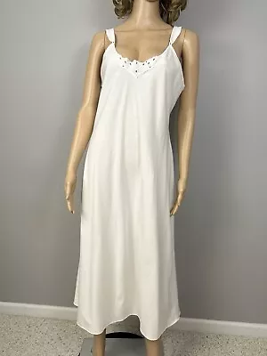 Vintage Vanity Fair Full Slip Size 38 White Microfiber Polyester Cottagecore • $20.95