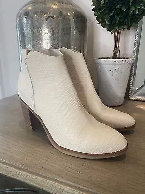 MIA 1976 Python Ankle Boots Women's Size 8.5  Ivory Cowboy Boots NEW NEVER WORN • $59.99