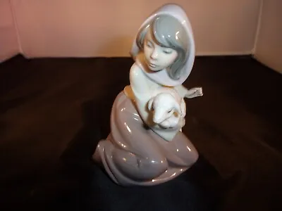 LLADRO Girl With Lamb #5484 Porcelain Figurine   Made In Spain (damaged ) • $36