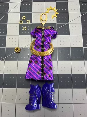 Monster High Clawdeen Wolf G1 Coffin Bean Purple Dress And Accessories • $8