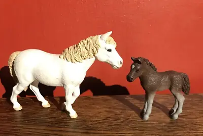 Schleich White Dartmoor Pony Mare Horse D-73527 2017 & Dark Brown Foal Set • £17.99