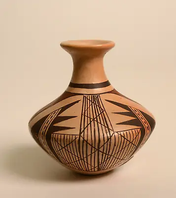 $225 • Buy Hopi Pueblo Pottery Value By Nyla Sahmie Nampeyo