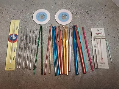 Mixed Lot Of 23 Metal Aluminum Plastic Crochet Hooks Mixed Sizes Yarn Needles • $25