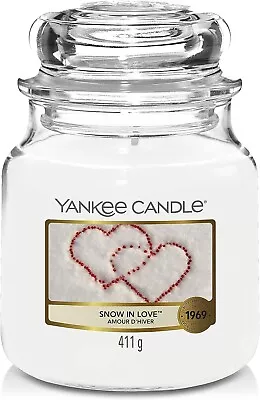 Yankee Candle Scented Medium Jar Snow In Love 65-75 Hours 411g 10.7cm X 12.7cm • £15.95