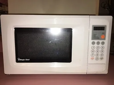 Magic Chef MCD770W .7 Cubic Feet 700-Watt Microwave With Digital Touch White • $149.88