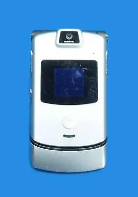 Motorola RAZR V3m Silver Verizon Cellular Flip Phone • $14.99