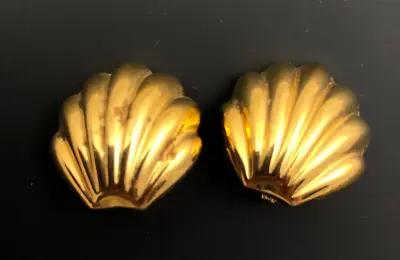 Vintage Signed Monet High Quality Clip On Earrings Gold Tone Shell Shape • $0.99