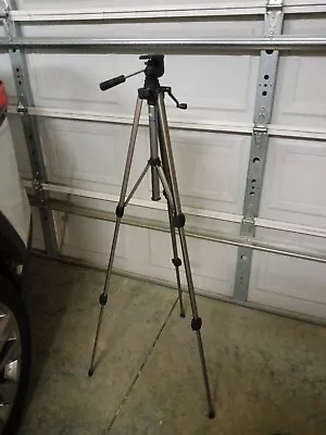 Vanguard VT-118 Tripod Max Height 60.1  Min Height 22.8  Net Weight 50.8 Oz. 🔴 • $14.99