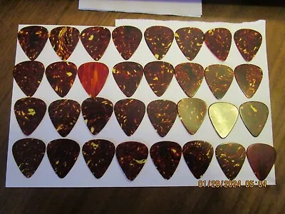 Lot Of 32 Vintage D'Andrea Celluloid Guitar Picks Thin Gauge NOS RL13 • $19.99