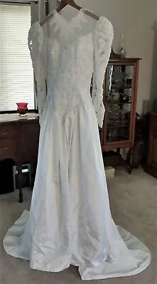 Wedding Dress Size 10 With Train; Vintage • $65