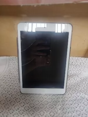 Apple IPad Mini 1st Gen SILVER 32GB Wi-Fi+4G UNLOCKED W/ Keyboard Case BUNDLE  • £45