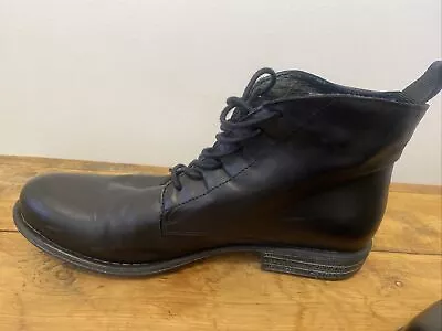 EOS ~ Women’s 40 ~ Lace Up Ankle Boot ~ Soft Leather ~ Winter *Black*. • $88