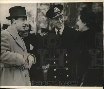 1947 Press Photo Philip Mountbatten Talks With Lord And Lady Brabourne England • $19.99