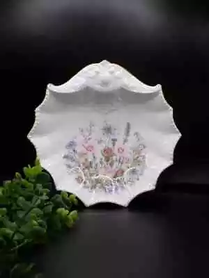 Pretty Vintage Aynsley -Clam Shell Dish - Wild Tudor - Fine Bone China. • £10