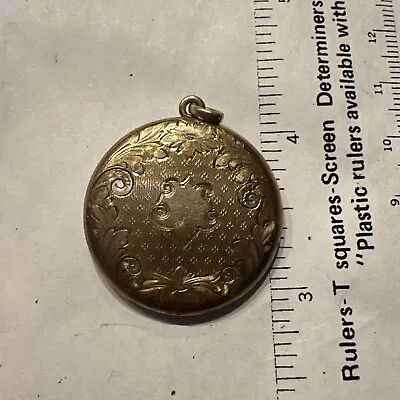 Victorian 1/4gold Locket With Pictures As Is  • $120