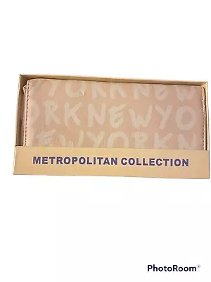 New Metropolitan Collection Women Wallet New York Pink And White Wristlet • $3.99