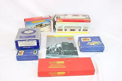 C X7 Vintage Collection Of Hornby 00 Gauge Accessories Inc Buildings Etc • £0.99