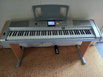 Yamaha Electric Piano DGX-505 • £155