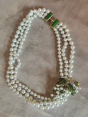 VTG.sign MMA METROPOLITAN MUSEUM OF ART 3 STRAND PEARL & BROUCH NECKLACE  • $175