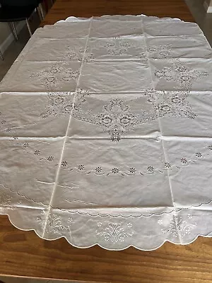 Round Tablecloth Vinyl 53 Inch White Lace Look Scallop Edges • $13.50