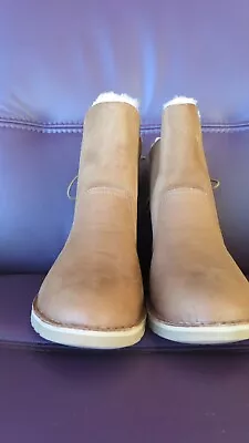 UGG Women's Naiyah Boot Chestnut Size 8.5 • $44