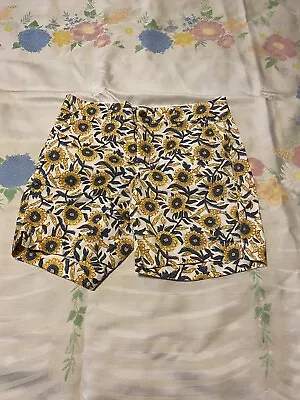 NWOT Old Navy Everyday Short Mid-Rise 32”x5” Sunflower Print Shorts • $15