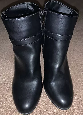 White Mountain Black Boots Women Sz 9 • $17.99