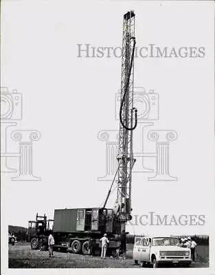 Press Photo Massive Drill Rig Used For Pipe Valve Section Of Alaska Pipeline • $19.88
