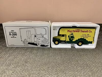 * First Gear 1/34 Scale 1957 International R-200 Mayflower Transit Co. *st • $39.99