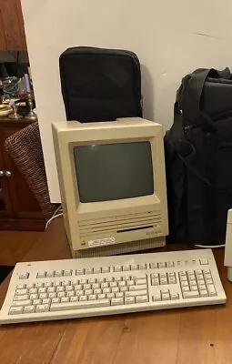 RARE Macintosh SE M5010 W/cord (error) & Keyboard (no Cord) & Travel Cases! • $115.95