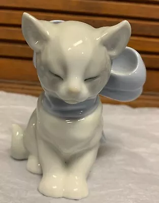 Spain  NAO Lladro 1348  Kitty Present  Gray & White Cat Figurine Blue Bow #030 • $36