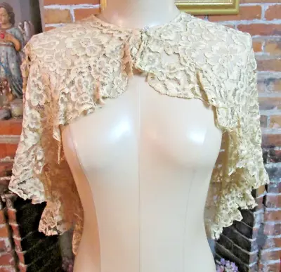 *Reduced* ANTIQUE FRENCH 1920s 30s ECRU CHANTILLY LACE CAPELET SHAWL CAPE 29” • $30