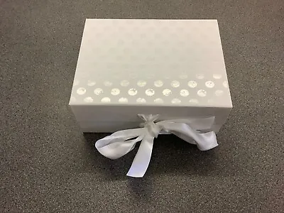 £4 • Buy NOTINO White Gift Box With Magnetic Closure And White Ribbon Tie