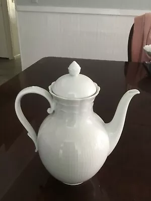 Lovely VTG Kaiser Romantica White Porcelain Scalloped Edge 5Cup Coffee Pot & Lid • $30