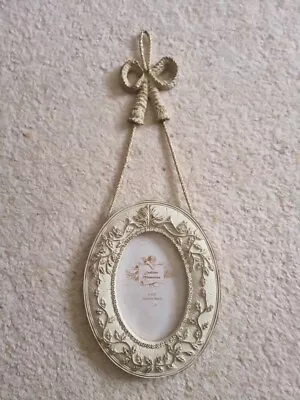 Laura Ashley Hanging Oval Picture Frame 4  X 6  • £10