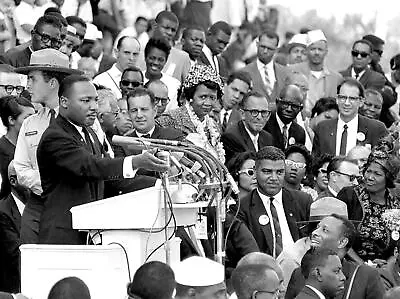MARTIN LUTHER KING Speaking At Lincoln Memorial PHOTO (174-u) • $11.77